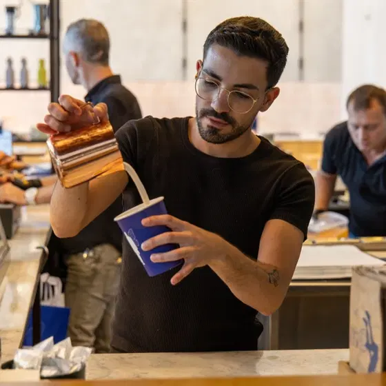 דרושים לרשת אילנס באזור ת״א והסביבה ☕ שכר גבוה!!! image